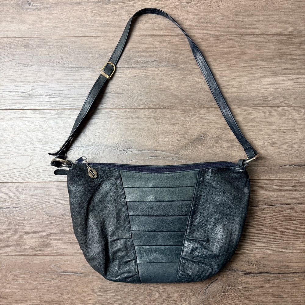toni Vintage Black Leather Shoulder Bag Textured Panels Double Zippered Pockets